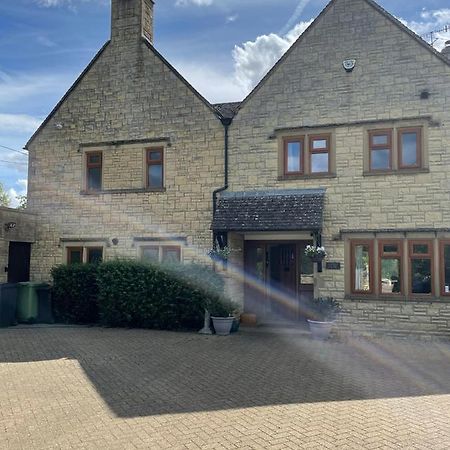 Cotswolds Luxury House in Central Bourton Large Sleeps 2-11. Pet Friendly. Buitenkant foto