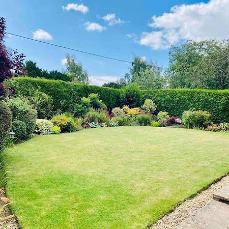 Cotswolds Luxury House in Central Bourton Large Sleeps 2-11. Pet Friendly. Buitenkant foto