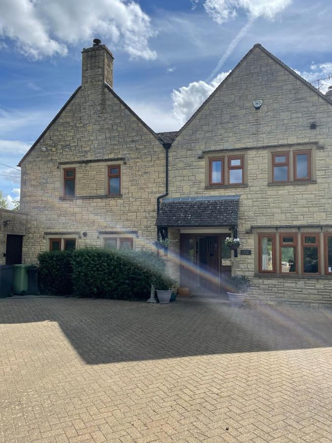 Cotswolds Luxury House in Central Bourton Large Sleeps 2-11. Pet Friendly. Buitenkant foto