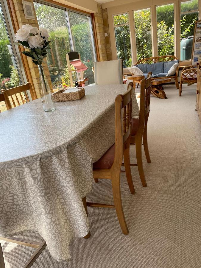 Cotswolds Luxury House in Central Bourton Large Sleeps 2-11. Pet Friendly. Buitenkant foto